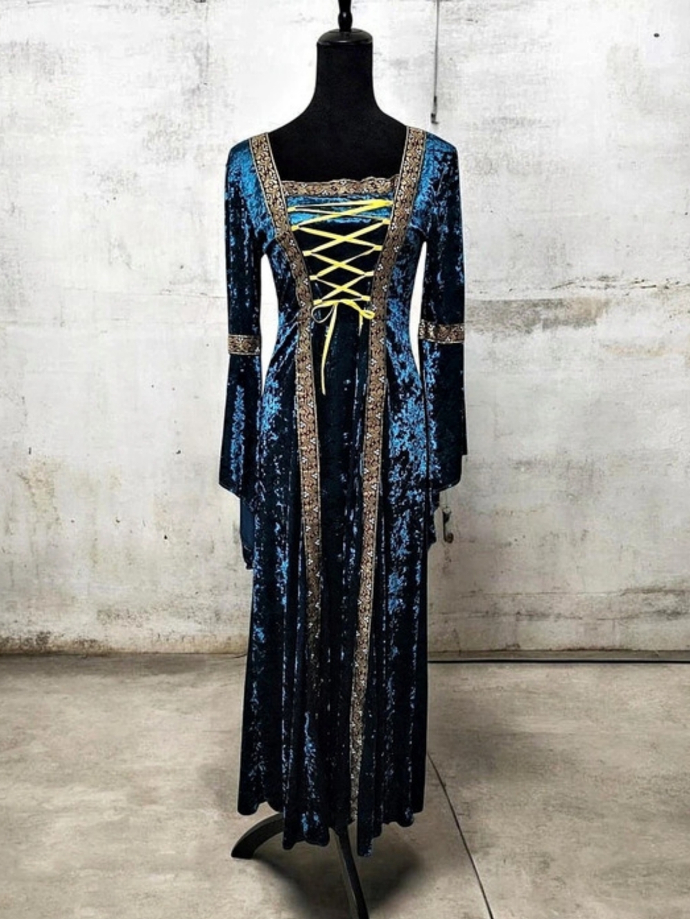 Medieval Renaissance Dress- NWT-Size Medium